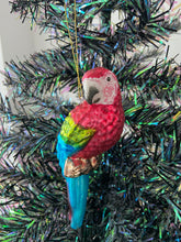 Afbeelding in Gallery-weergave laden, Christmas parrot bauble tree hanging decoration/christmas/seasonal/ glass hanging item - Marissa's Garden & Gift