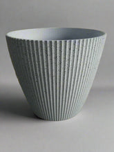 Charger l'image dans la galerie, 30cm Hampton white coloured flower pot - Marissa's Garden & Gift