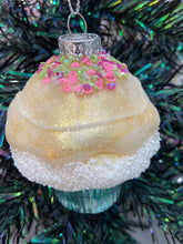 Afbeelding in Gallery-weergave laden, Christmas cupcake hanging decoration/christmas/seasonal/ glass hanging item - Marissa's Garden & Gift