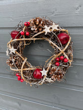 Laden Sie das Bild in den Galerie-Viewer, Handmade hanging wreath/ Christmas seasonal decor 25 x 25 x 7cm - Marissa's Garden & Gift
