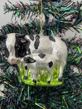 Afbeelding in Gallery-weergave laden, Christmas cow and calf bauble tree hanging decoration/christmas/seasonal/ glass hanging item - Marissa's Garden & Gift