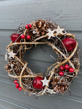 Laden Sie das Bild in den Galerie-Viewer, Handmade hanging wreath/ Christmas seasonal decor 25 x 25 x 7cm - Marissa's Garden & Gift