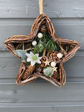 Indlæs billede til gallerivisning Handmade Hanging star wreath 25 x 25 x 6cm Christmas/seasonal hanging wreath - Marissa's Garden & Gift