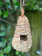 Afbeelding in Gallery-weergave laden, Handmade teardrop weave rattan birdhouse 26x11x11cm - Marissa's Garden & Gift