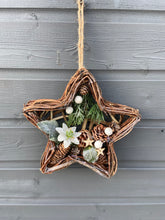 Indlæs billede til gallerivisning Handmade Hanging star wreath 25 x 25 x 6cm Christmas/seasonal hanging wreath - Marissa's Garden & Gift