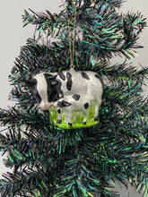 Afbeelding in Gallery-weergave laden, Christmas cow and calf bauble tree hanging decoration/christmas/seasonal/ glass hanging item - Marissa's Garden & Gift