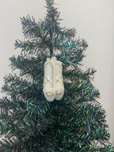 Afbeelding in Gallery-weergave laden, Glass Christmas white ballerina shoes Christmas bauble tree hanging decoration/christmas/seasonal/ glass hanging item - Marissa's Garden & Gift