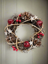 Laden Sie das Bild in den Galerie-Viewer, Handmade hanging wreath/ Christmas seasonal decor 25 x 25 x 7cm - Marissa's Garden & Gift