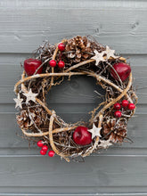 Laden Sie das Bild in den Galerie-Viewer, Handmade hanging wreath/ Christmas seasonal decor 25 x 25 x 7cm - Marissa's Garden & Gift