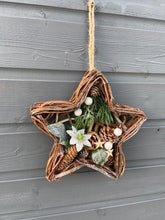Indlæs billede til gallerivisning Handmade Hanging star wreath 25 x 25 x 6cm Christmas/seasonal hanging wreath - Marissa's Garden & Gift
