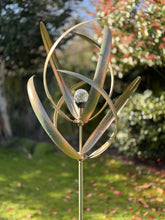 Indlæs billede til gallerivisning knightsbridge Verdigris windsculpture windspinner with solar bulb measuring 61 x 61 x 208cm - Marissa's Garden & Gift