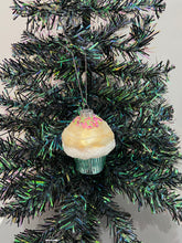 Afbeelding in Gallery-weergave laden, Christmas cupcake hanging decoration/christmas/seasonal/ glass hanging item - Marissa's Garden & Gift