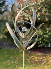Indlæs billede til gallerivisning knightsbridge Verdigris windsculpture windspinner with solar bulb measuring 61 x 61 x 208cm - Marissa's Garden & Gift