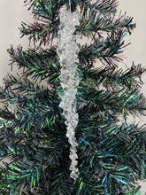 Charger l'image dans la galerie, Handmade christmas tree hanging icicle measuring 4 x 2.5 x 23.5cm 4 pieces - Marissa's Garden & Gift