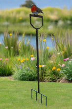 Indlæs billede til gallerivisning Handmade powder coated Robin on a spade sculpture 105cm tall - Marissa's Garden & Gift