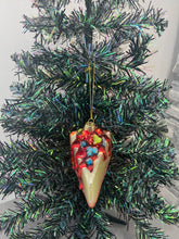 Indlæs billede til gallerivisning Glass Christmas cheesecake Christmas bauble tree hanging decoration/christmas/seasonal/ glass hanging item - Marissa's Garden & Gift