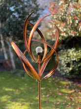 Indlæs billede til gallerivisning knightsbridge Bronze windsculpture/windspinner with solar bulb measuring 61 x 61 x 208cm - Marissa's Garden & Gift