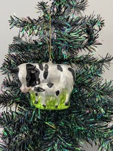 Afbeelding in Gallery-weergave laden, Christmas cow and calf bauble tree hanging decoration/christmas/seasonal/ glass hanging item - Marissa's Garden & Gift