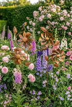 Laden Sie das Bild in den Galerie-Viewer, Bronze Bird Spinner garden ornament/windspinner - Marissa's Garden & Gift