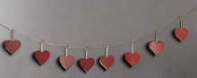 Afbeelding in Gallery-weergave laden, Handmade powder coated hanging red heart garland measuring 150 x 20 x 1cm - Marissa's Garden & Gift