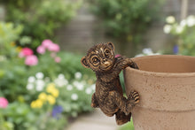 Load image into Gallery viewer, Polyresin pair of bronze coloured monkey pot hangers