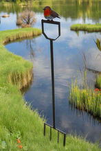 Indlæs billede til gallerivisning Handmade powder coated Robin on a spade sculpture 105cm tall - Marissa's Garden & Gift