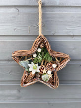 Indlæs billede til gallerivisning Handmade Hanging star wreath 25 x 25 x 6cm Christmas/seasonal hanging wreath - Marissa's Garden & Gift