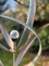 Indlæs billede til gallerivisning knightsbridge Verdigris windsculpture windspinner with solar bulb measuring 61 x 61 x 208cm - Marissa's Garden & Gift