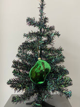 Indlæs billede til gallerivisning Glass Christmas golf course Christmas bauble tree hanging decoration/christmas/seasonal/ glass hanging item - Marissa's Garden & Gift