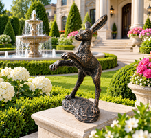 Laden Sie das Bild in den Galerie-Viewer, Boxing hare bronze polyresin sculpture 39cm