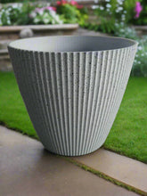 Charger l'image dans la galerie, 30cm Hampton white coloured flower pot - Marissa's Garden & Gift