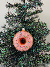 Indlæs billede til gallerivisning Christmas glass donut with sprinkles decoration/christmas/seasonal/ glass hanging item - Marissa's Garden & Gift