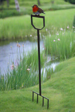 Indlæs billede til gallerivisning Handmade powder coated Robin on a spade sculpture 105cm tall - Marissa's Garden & Gift