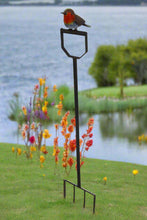 Indlæs billede til gallerivisning Handmade powder coated Robin on a spade sculpture 105cm tall - Marissa's Garden & Gift