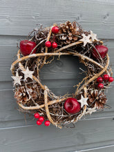 Laden Sie das Bild in den Galerie-Viewer, Handmade hanging wreath/ Christmas seasonal decor 25 x 25 x 7cm - Marissa's Garden & Gift