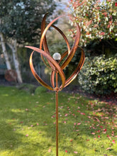 Indlæs billede til gallerivisning knightsbridge Bronze windsculpture/windspinner with solar bulb measuring 61 x 61 x 208cm - Marissa's Garden & Gift