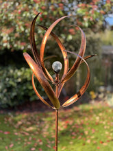 Indlæs billede til gallerivisning knightsbridge Bronze windsculpture/windspinner with solar bulb measuring 61 x 61 x 208cm - Marissa's Garden & Gift