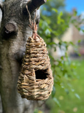 Afbeelding in Gallery-weergave laden, Handmade teardrop weave rattan birdhouse 26x11x11cm - Marissa's Garden & Gift