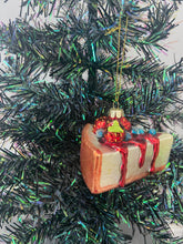 Indlæs billede til gallerivisning Glass Christmas cheesecake Christmas bauble tree hanging decoration/christmas/seasonal/ glass hanging item - Marissa's Garden & Gift