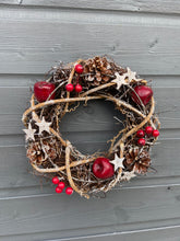 Laden Sie das Bild in den Galerie-Viewer, Handmade hanging wreath/ Christmas seasonal decor 25 x 25 x 7cm - Marissa's Garden & Gift