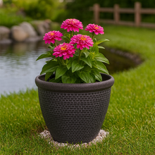 Laden Sie das Bild in den Galerie-Viewer, Wentworth black and silver coloured flower pot - Marissa's Garden & Gift
