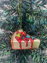 Indlæs billede til gallerivisning Glass Christmas cheesecake Christmas bauble tree hanging decoration/christmas/seasonal/ glass hanging item - Marissa's Garden & Gift