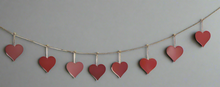 Afbeelding in Gallery-weergave laden, Handmade powder coated hanging red heart garland measuring 150 x 20 x 1cm - Marissa's Garden & Gift