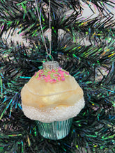 Afbeelding in Gallery-weergave laden, Christmas cupcake hanging decoration/christmas/seasonal/ glass hanging item - Marissa's Garden & Gift