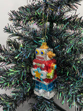 Indlæs billede til gallerivisning Glass Christmas robot Christmas bauble tree hanging decoration/christmas/seasonal/ glass hanging item - Marissa's Garden & Gift