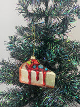 Indlæs billede til gallerivisning Glass Christmas cheesecake Christmas bauble tree hanging decoration/christmas/seasonal/ glass hanging item - Marissa's Garden & Gift