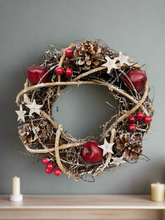 Laden Sie das Bild in den Galerie-Viewer, Handmade hanging wreath/ Christmas seasonal decor 25 x 25 x 7cm - Marissa's Garden & Gift