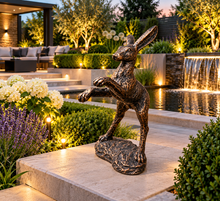 Laden Sie das Bild in den Galerie-Viewer, Boxing hare bronze polyresin sculpture 39cm