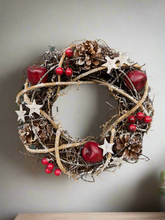 Laden Sie das Bild in den Galerie-Viewer, Handmade hanging wreath/ Christmas seasonal decor 25 x 25 x 7cm - Marissa's Garden & Gift