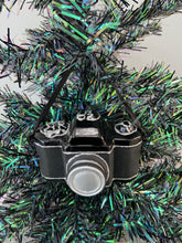 Indlæs billede til gallerivisning Glass Christmas camera/ photographers camera Christmas bauble tree hanging decoration/christmas/seasonal/ glass hanging item - Marissa's Garden & Gift